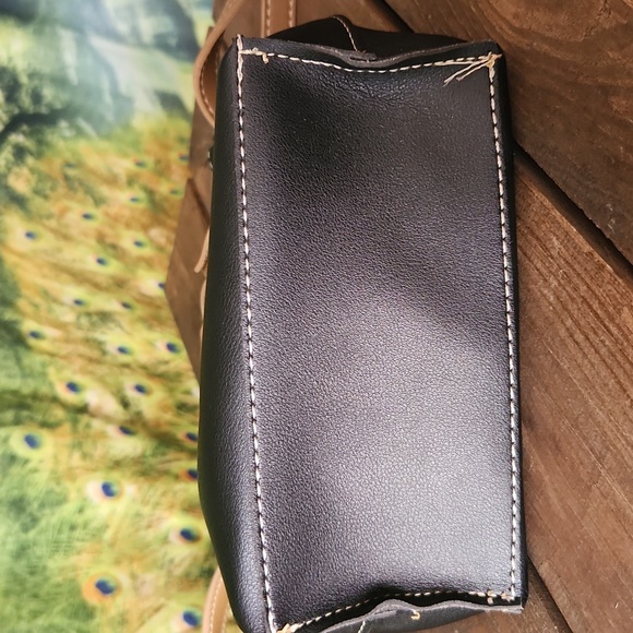 FOSSIL  New condition  black & tan leather crossbody hand bag. - Picture 7 of 7